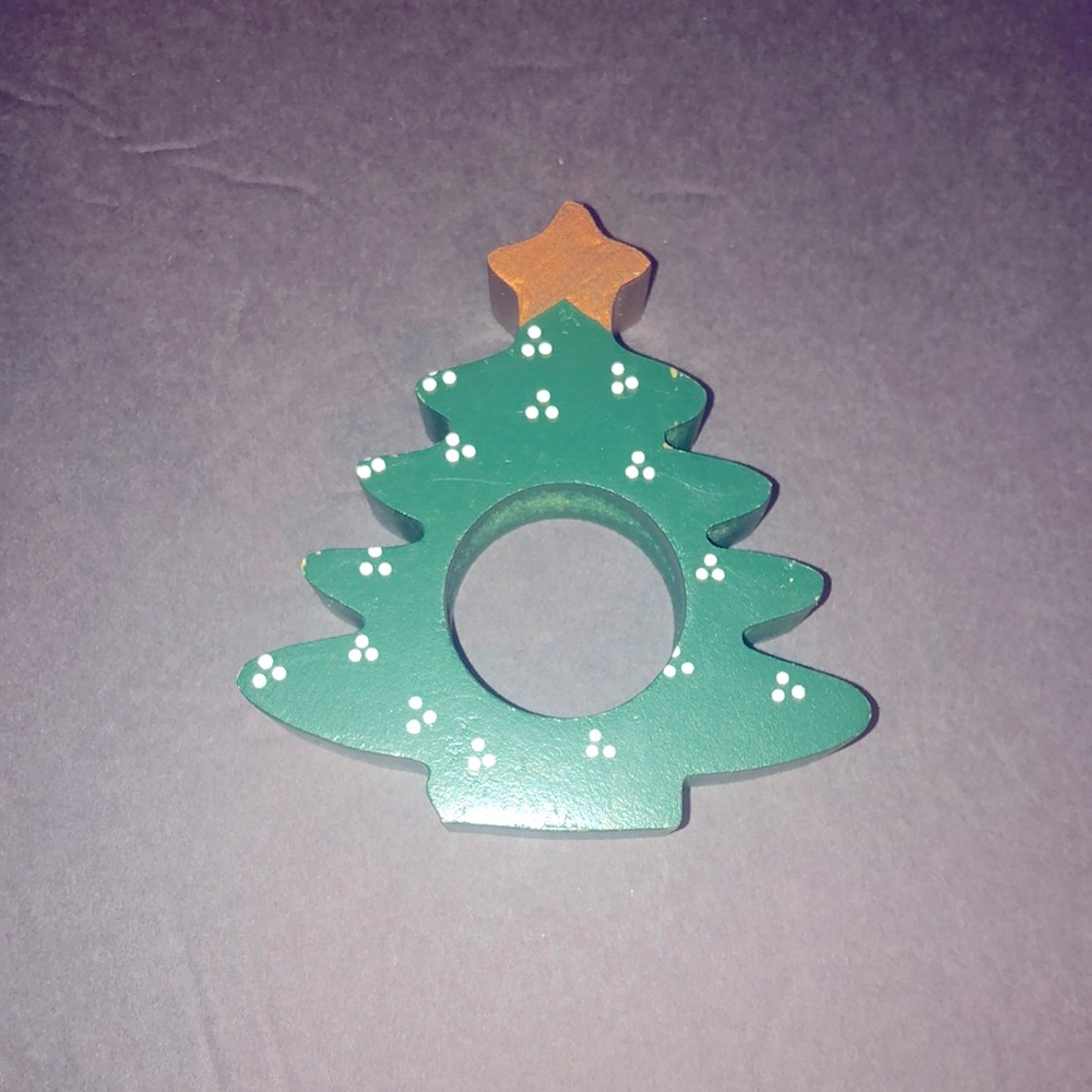 Set of 8 Wood Christmas Napkin Rings.